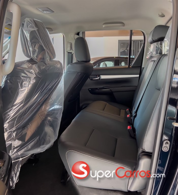 2026 Toyota Hilux SRV — foto 7 / 12