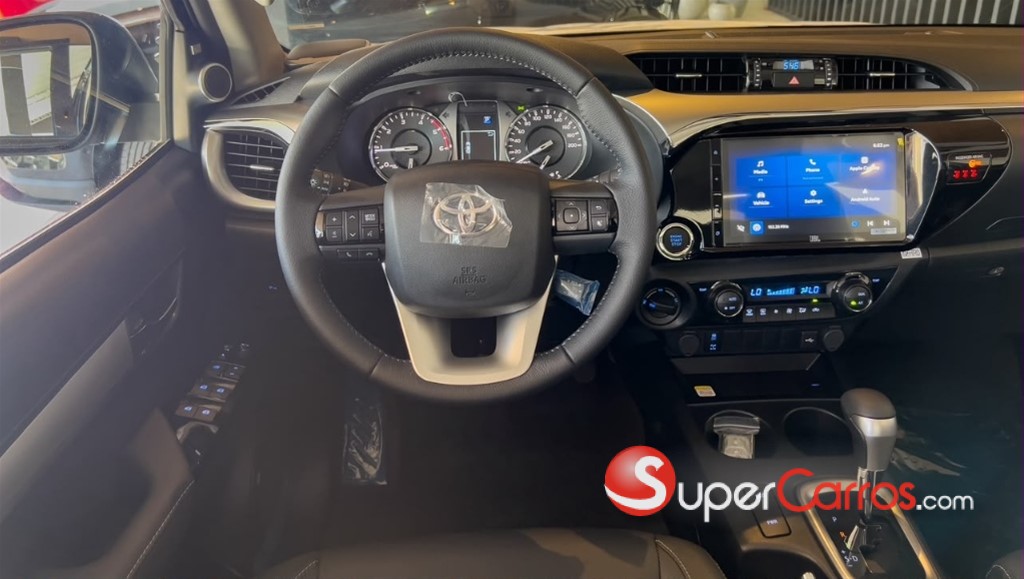 2026 Toyota Hilux SRV — foto 8 / 12