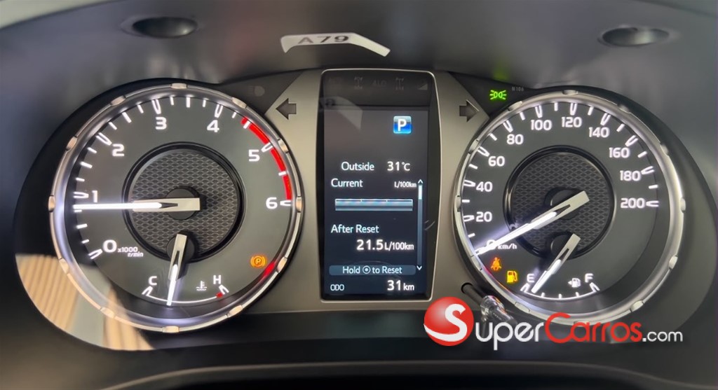 2026 Toyota Hilux SRV — foto 10 / 12