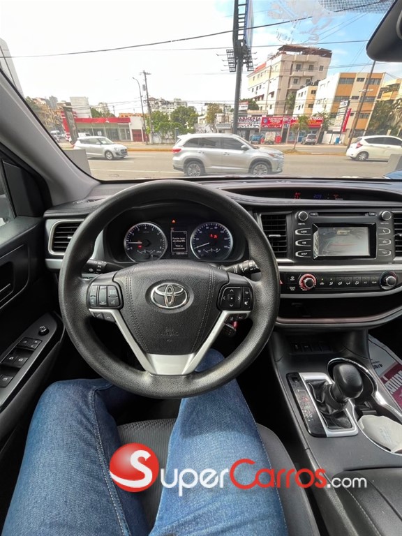 2017 Toyota Highlander LE — foto 6 / 11