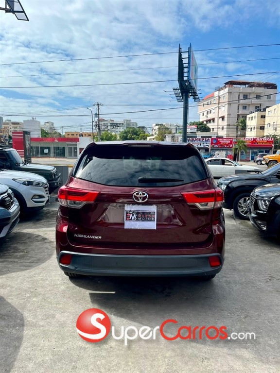 2017 Toyota Highlander LE — foto 9 / 11