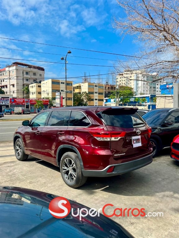 2017 Toyota Highlander LE — foto 10 / 11