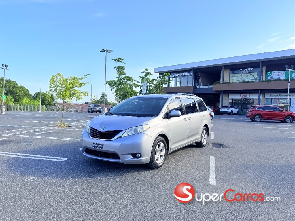 2017 Toyota Sienna LE