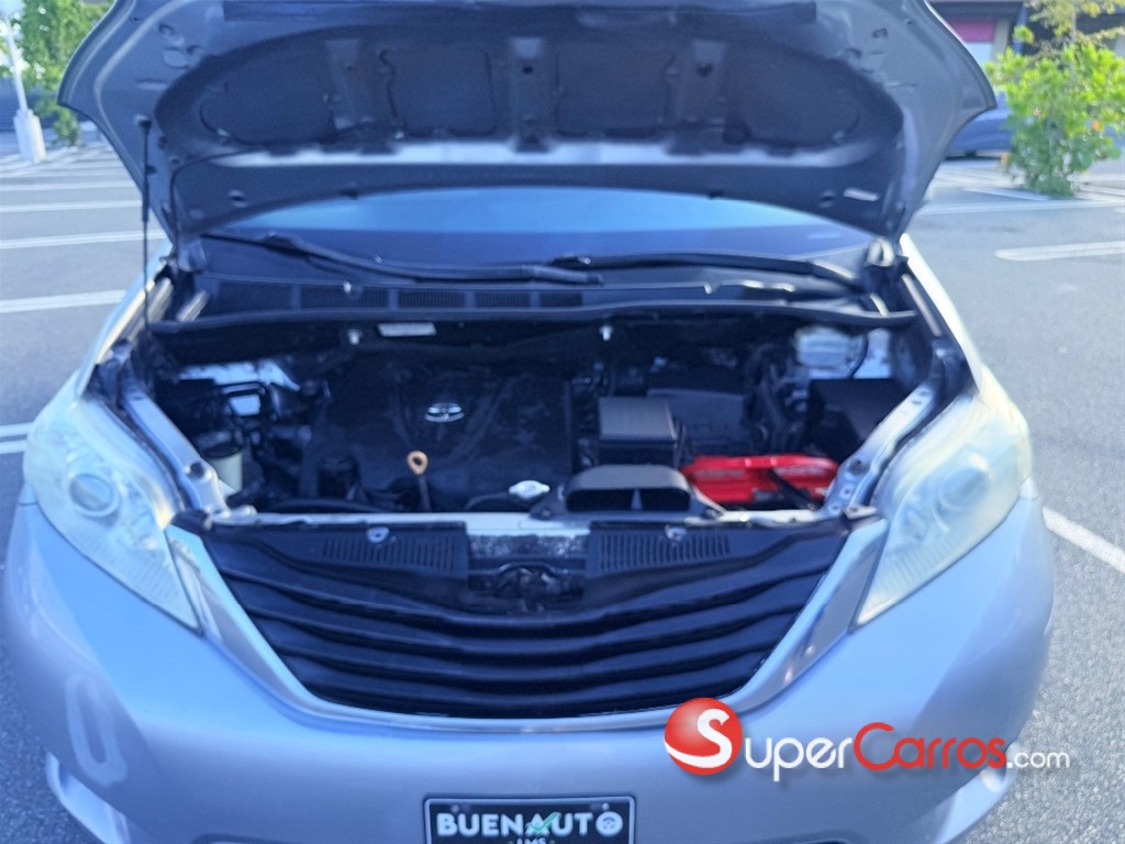 2017 Toyota Sienna LE — foto 3 / 12