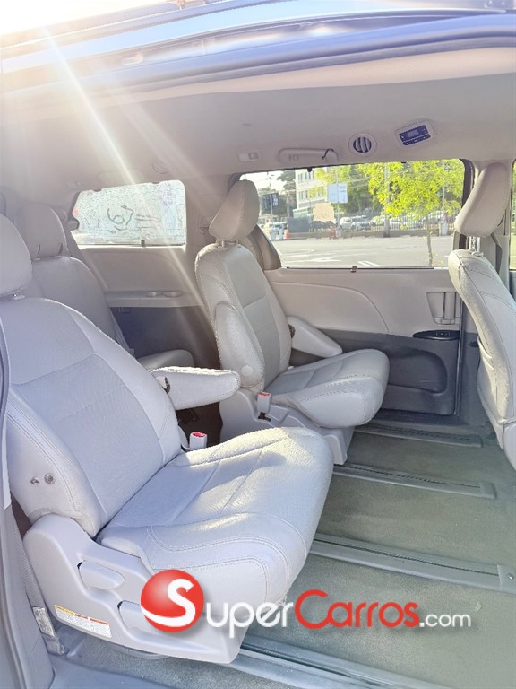 2017 Toyota Sienna LE — foto 5 / 12