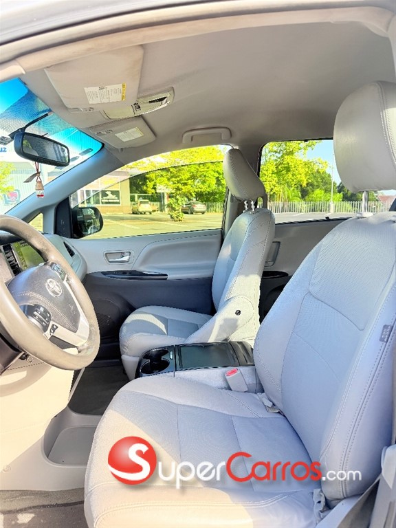 2017 Toyota Sienna LE — foto 12 / 12