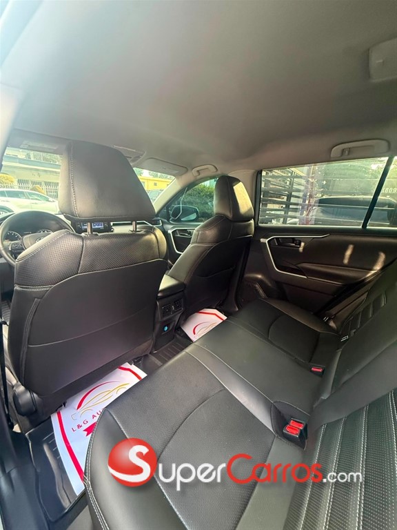 2022 Toyota RAV4 LE PLUS — foto 8 / 9