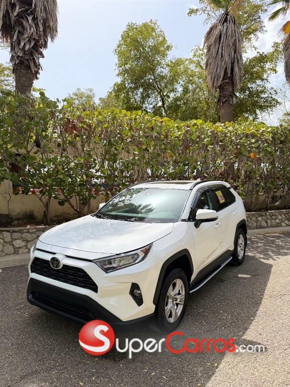 2021 Toyota RAV4 XLE PLUS — foto 2 / 12