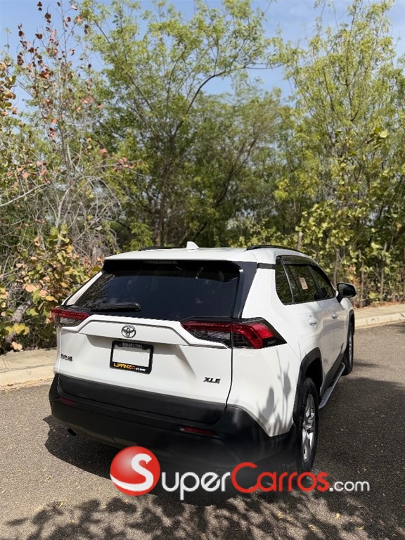 2021 Toyota RAV4 XLE PLUS — foto 4 / 12