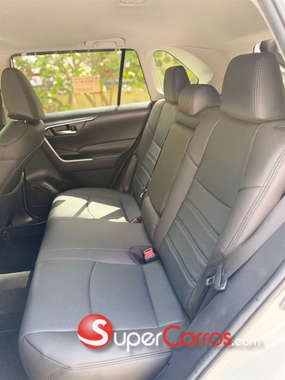 2021 Toyota RAV4 XLE PLUS — foto 7 / 12