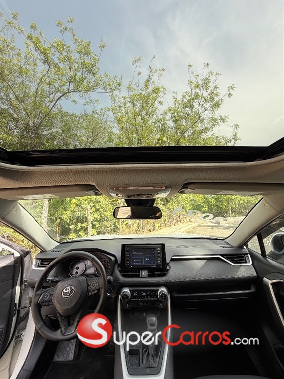 2021 Toyota RAV4 XLE PLUS — foto 8 / 12