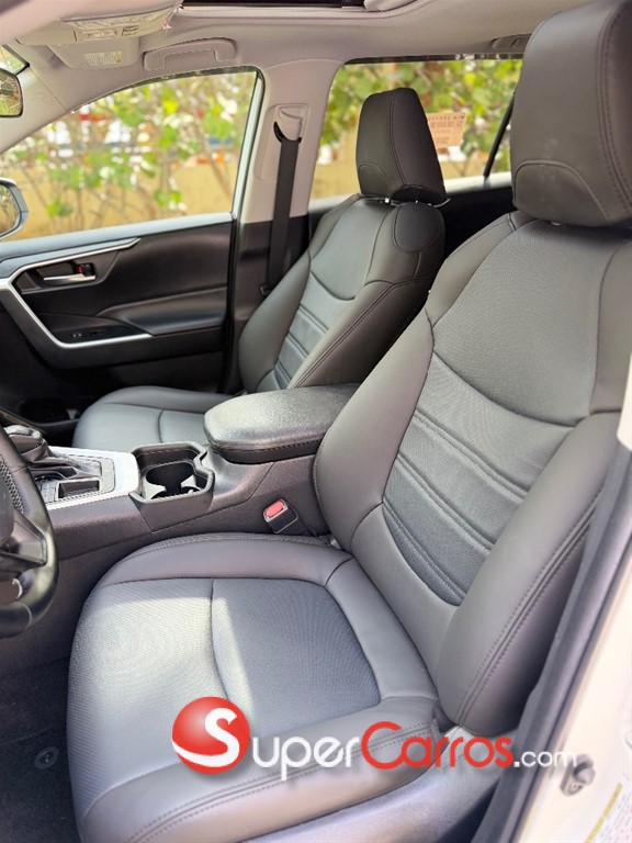 2021 Toyota RAV4 XLE PLUS — foto 9 / 12