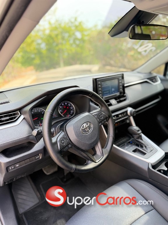 2021 Toyota RAV4 XLE PLUS — foto 10 / 12