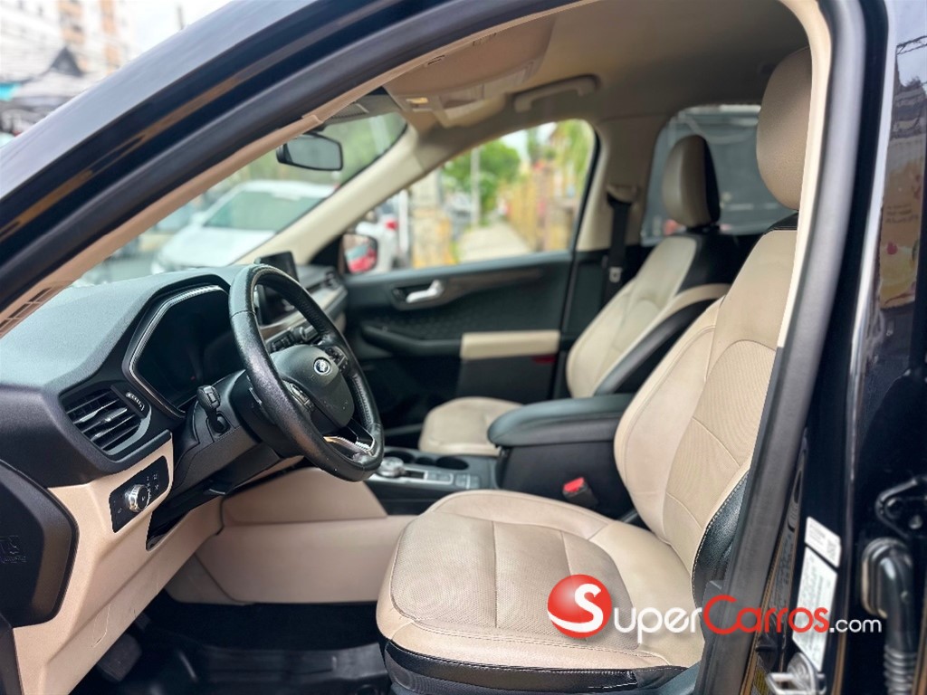 2020 Ford Escape Titanium — foto 7 / 10