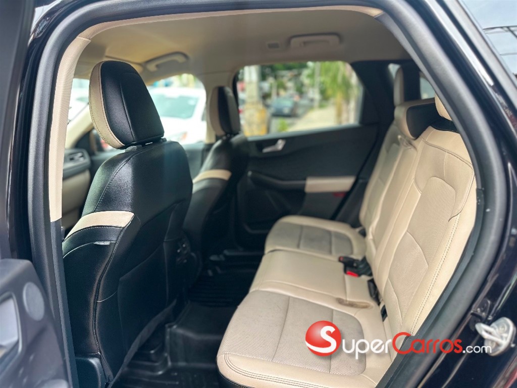 2020 Ford Escape Titanium — foto 8 / 10