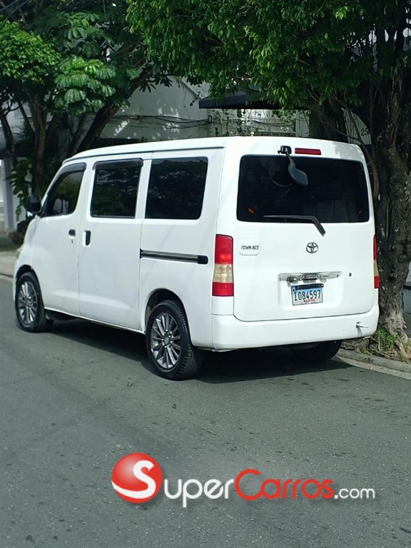 2013 Toyota Town-Ace — foto 3 / 8