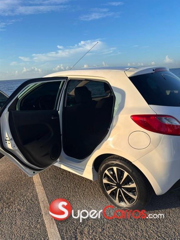2013 Mazda Demio — foto 11 / 12