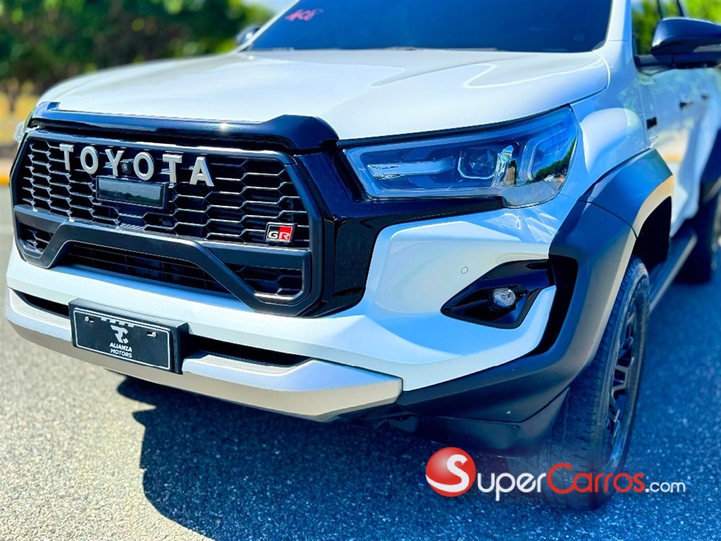 2025 Toyota Hilux GR Sport — foto 4 / 12