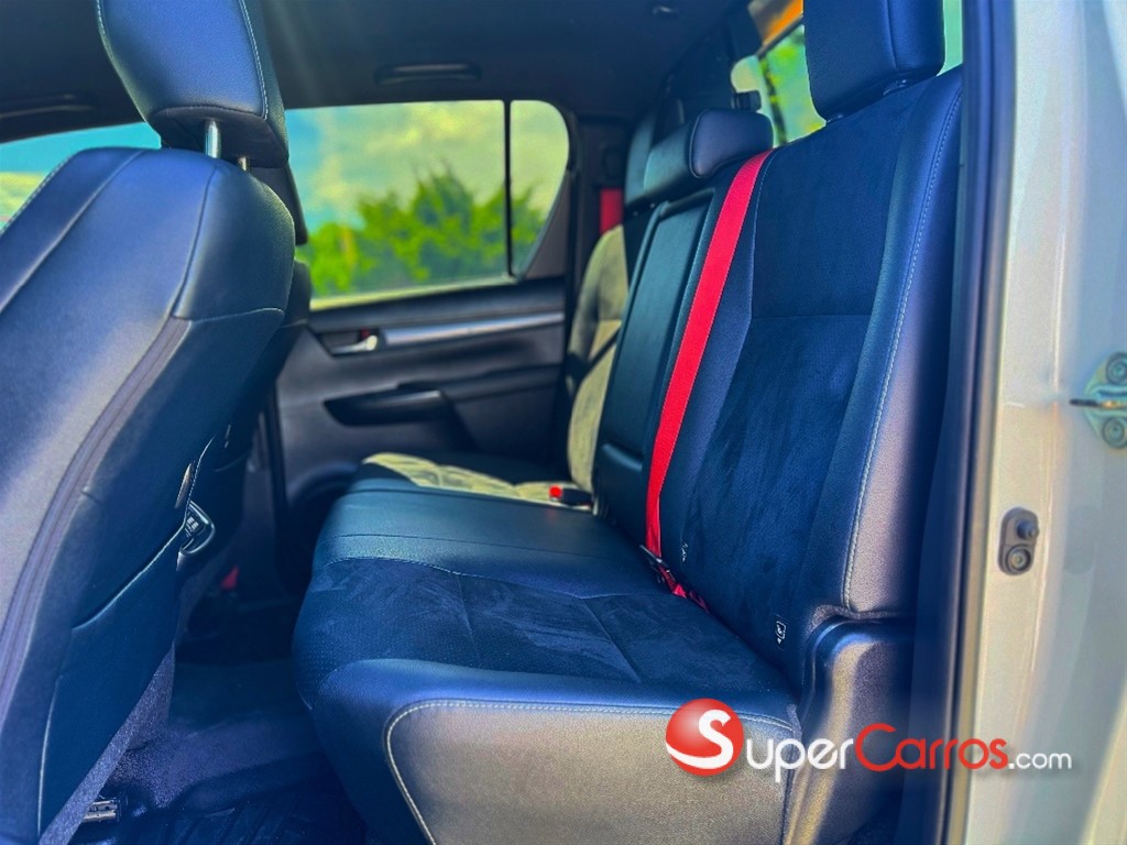 2025 Toyota Hilux GR Sport — foto 8 / 12