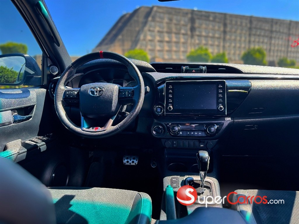 2025 Toyota Hilux GR Sport — foto 9 / 12
