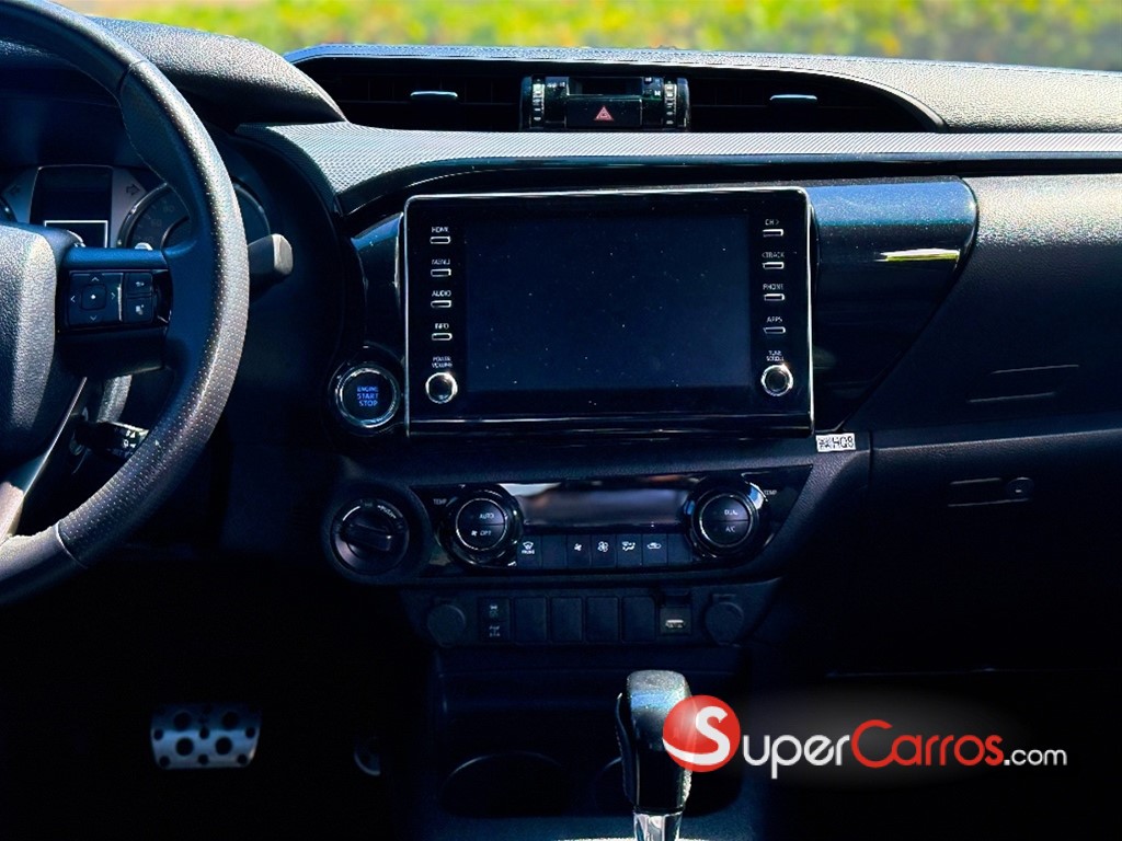 2025 Toyota Hilux GR Sport — foto 11 / 12