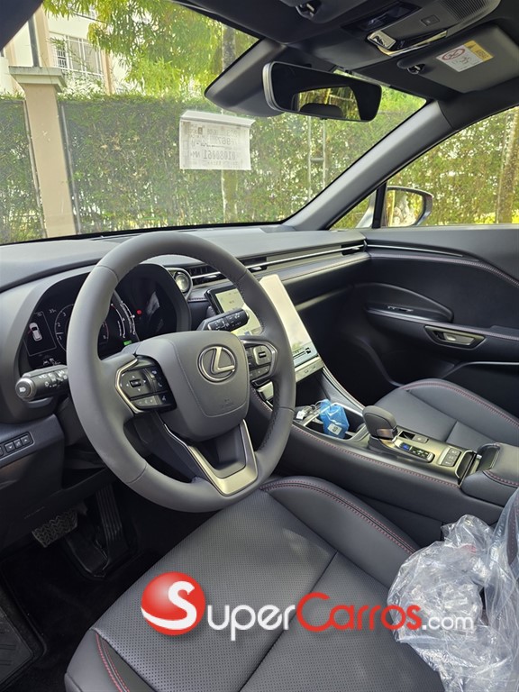 2027 Lexus LBX — foto 3 / 6