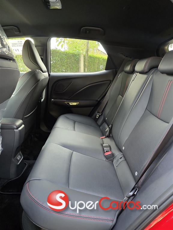 2027 Lexus LBX — foto 6 / 6