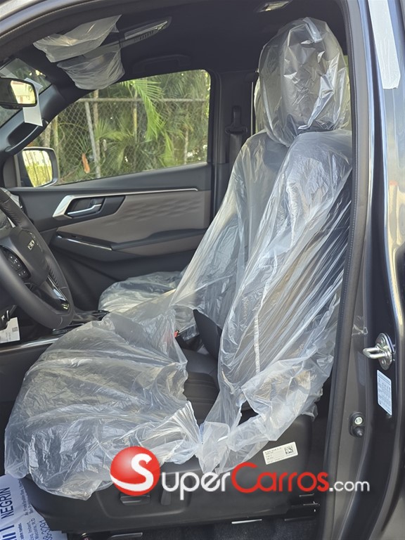 2027 Isuzu DMAX LSE — foto 6 / 8