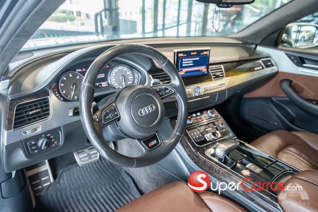 2015 Audi S8 — foto 4 / 7