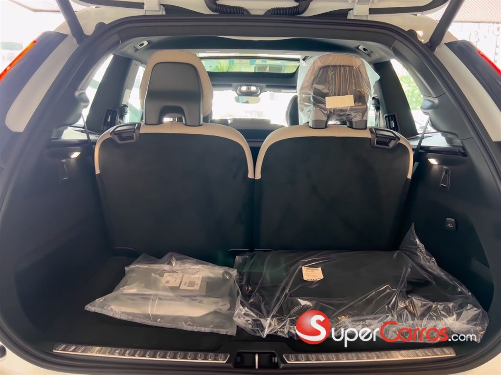 2026 Volvo XC90 T8 Excellence — foto 9 / 12