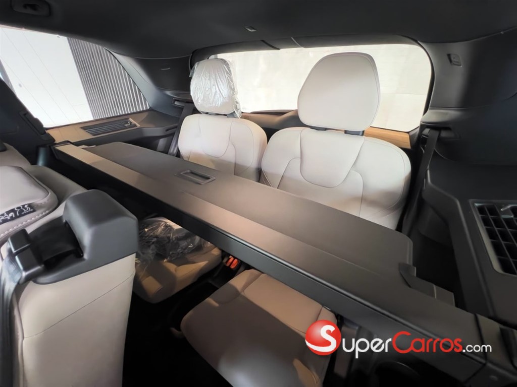 2026 Volvo XC90 T8 Excellence — foto 10 / 12
