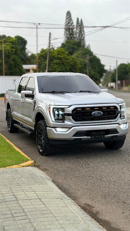 2021 Ford F 150 XLT ECOBOOST — foto 2 / 12
