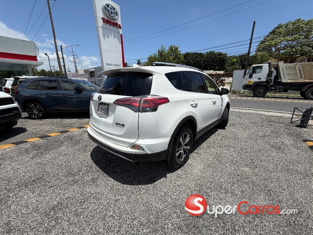 2017 Toyota RAV4 — foto 6 / 12