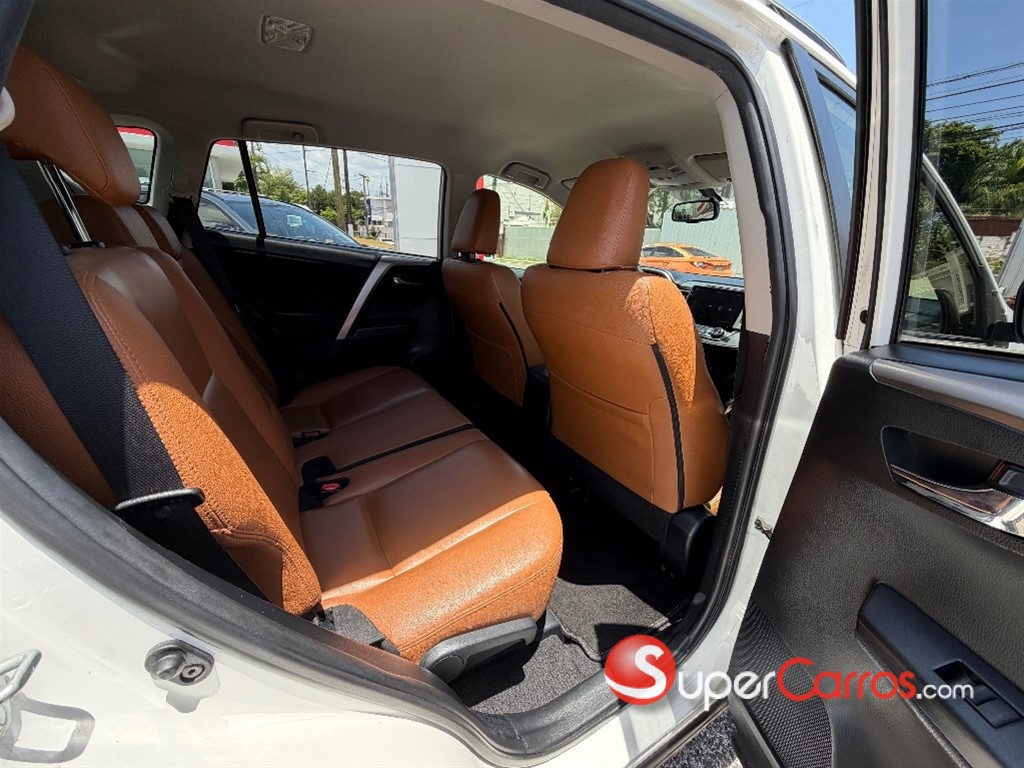 2017 Toyota RAV4 — foto 8 / 12