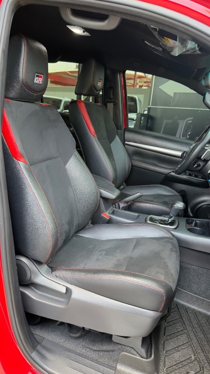 2024 Toyota Hilux GR Sport — foto 6 / 12