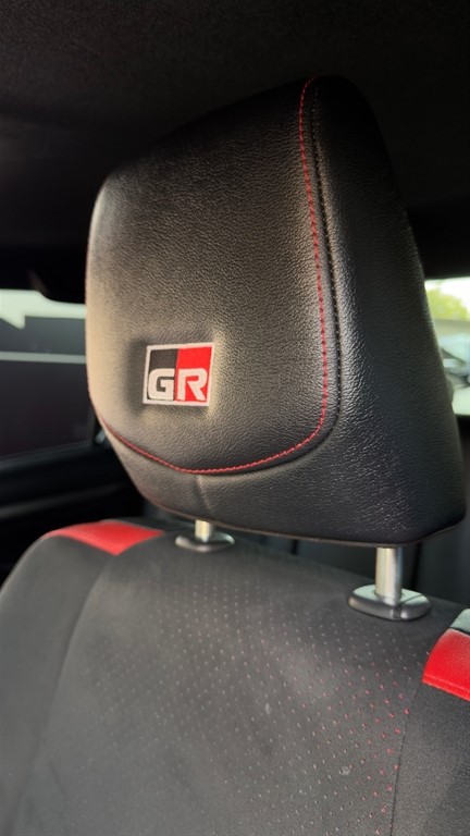2024 Toyota Hilux GR Sport — foto 9 / 12