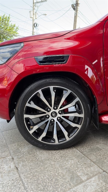 2024 Toyota Hilux GR Sport — foto 12 / 12