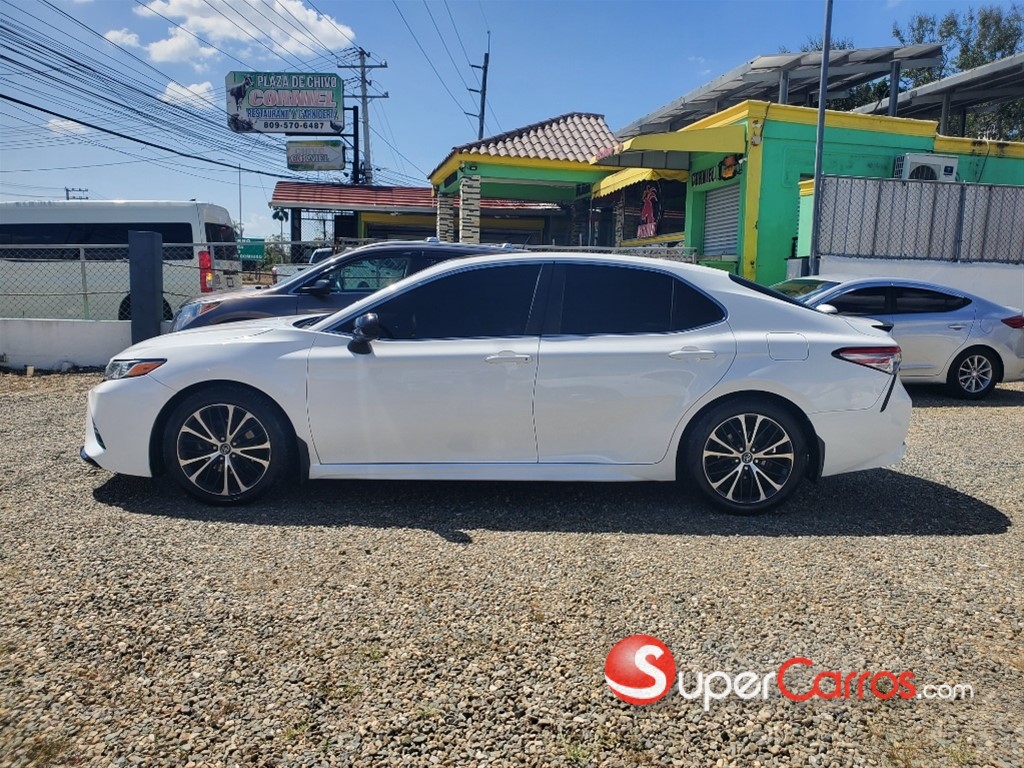2018 Toyota Camry SE — foto 9 / 12