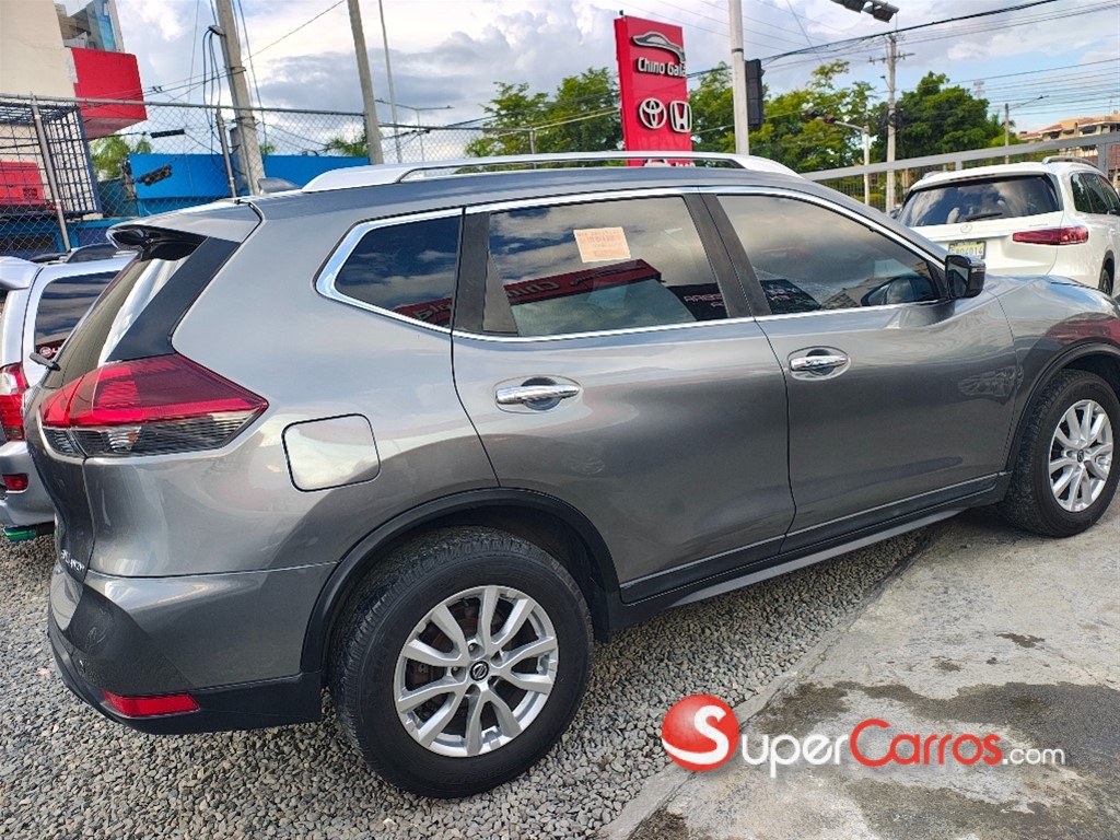 2020 Nissan Rogue SV — foto 4 / 10