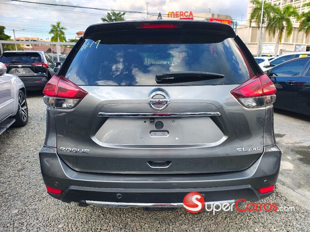 2020 Nissan Rogue SV — foto 5 / 10