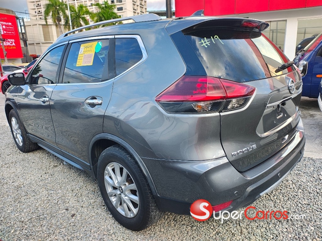2020 Nissan Rogue SV — foto 6 / 10