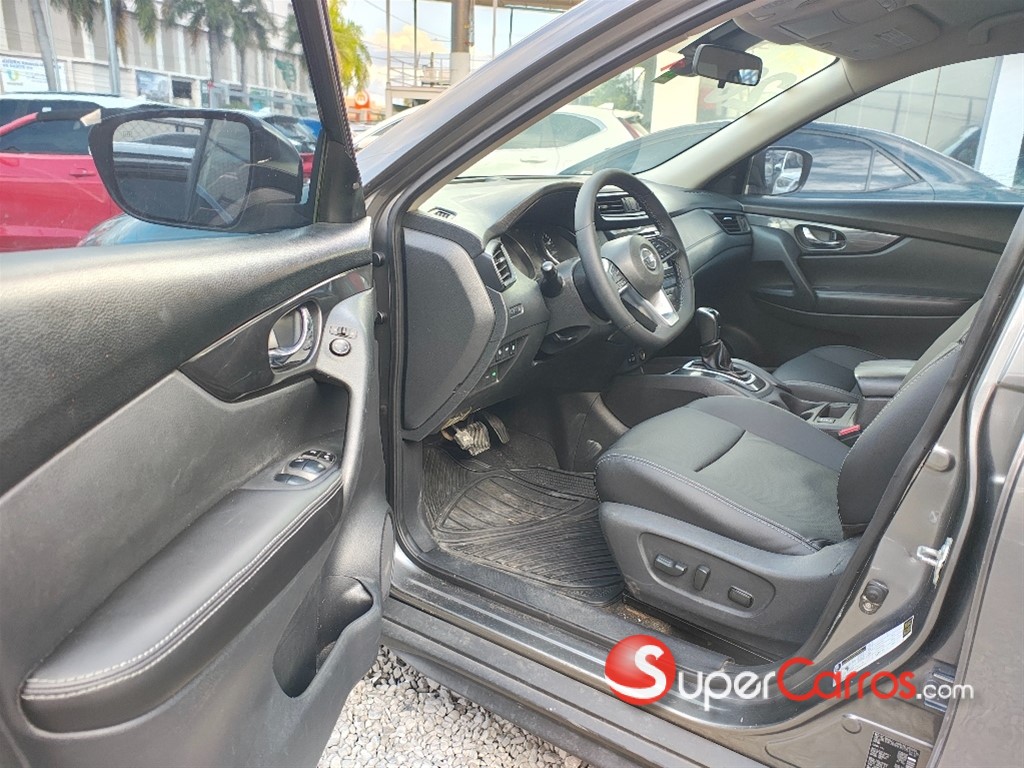 2020 Nissan Rogue SV — foto 7 / 10