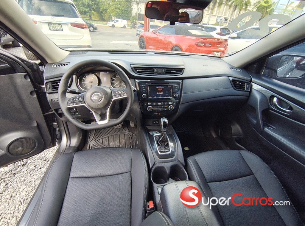 2020 Nissan Rogue SV — foto 9 / 10