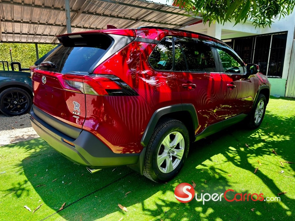2020 Toyota RAV4 XLE — foto 2 / 10