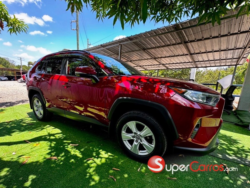 2020 Toyota RAV4 XLE — foto 3 / 10