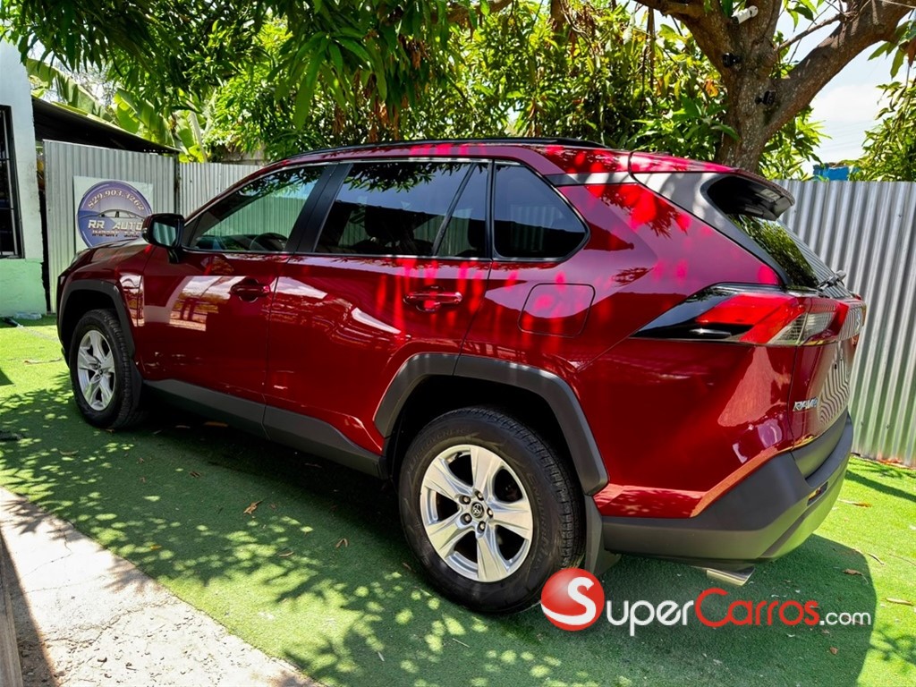 2020 Toyota RAV4 XLE — foto 4 / 10