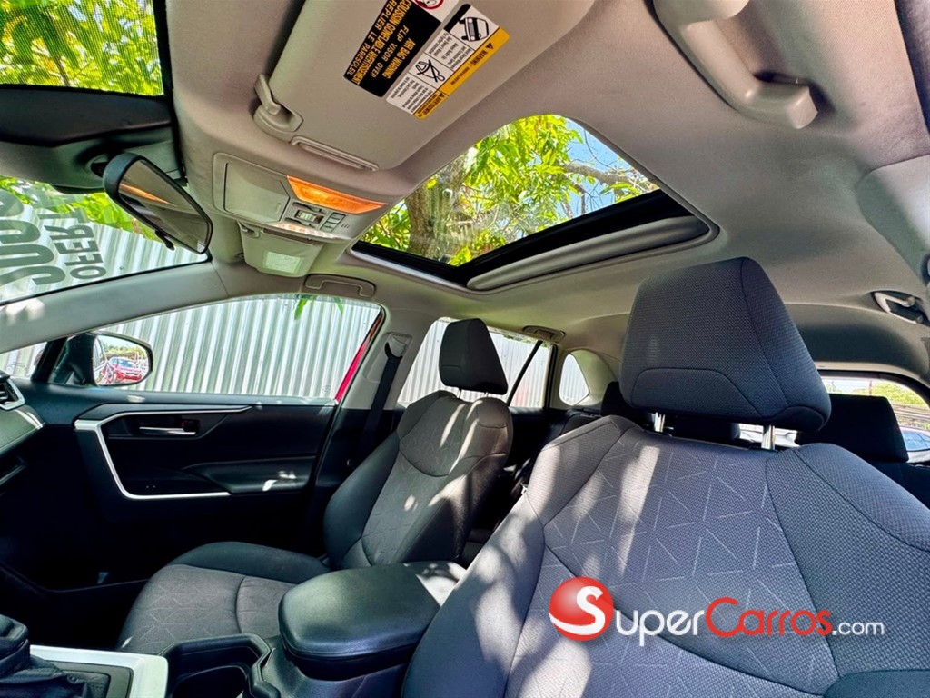 2020 Toyota RAV4 XLE — foto 6 / 10
