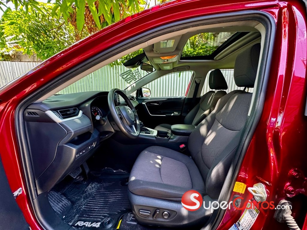 2020 Toyota RAV4 XLE — foto 9 / 10