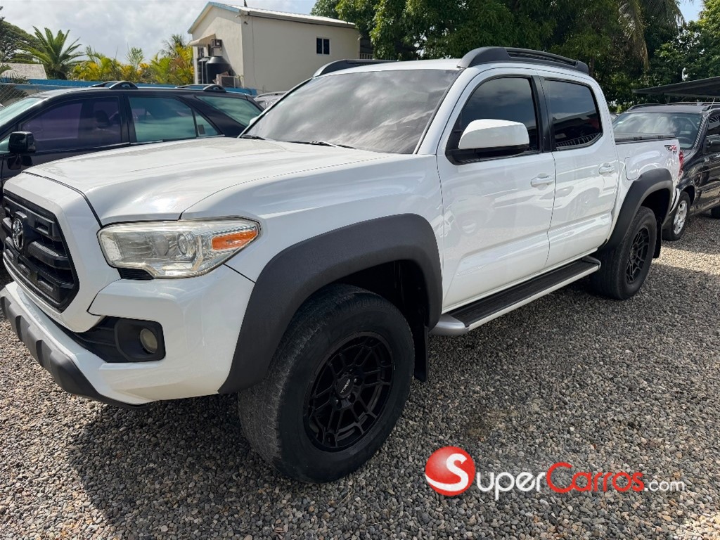 2017 Toyota Tacoma SR
