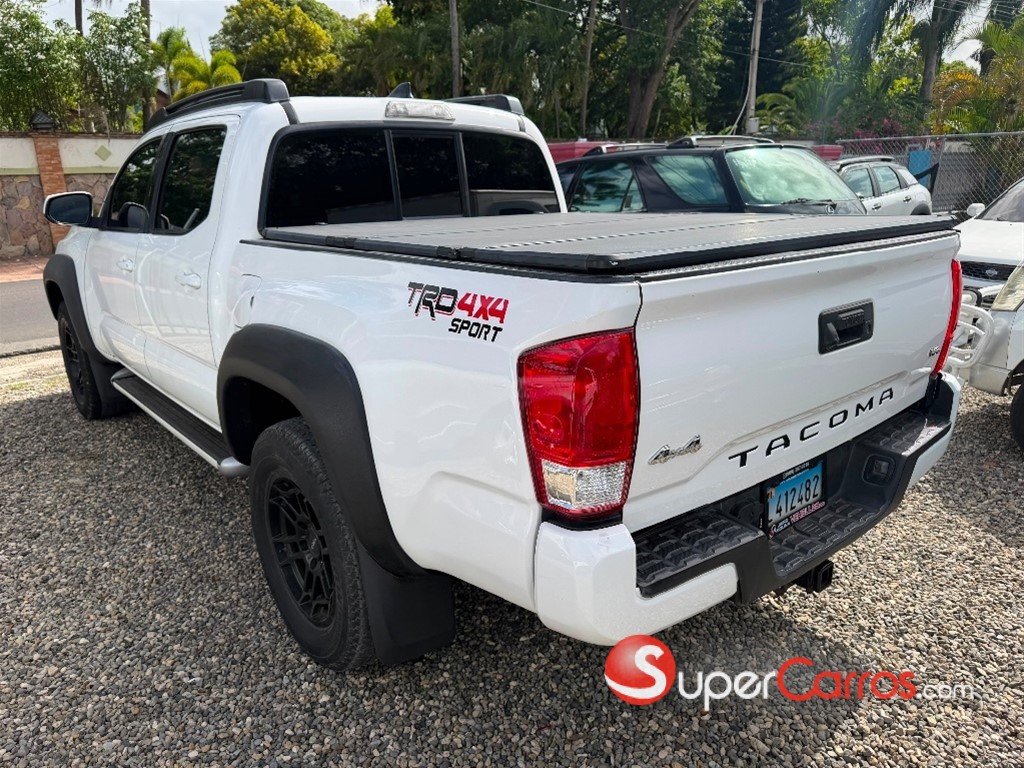 2017 Toyota Tacoma SR — foto 8 / 10